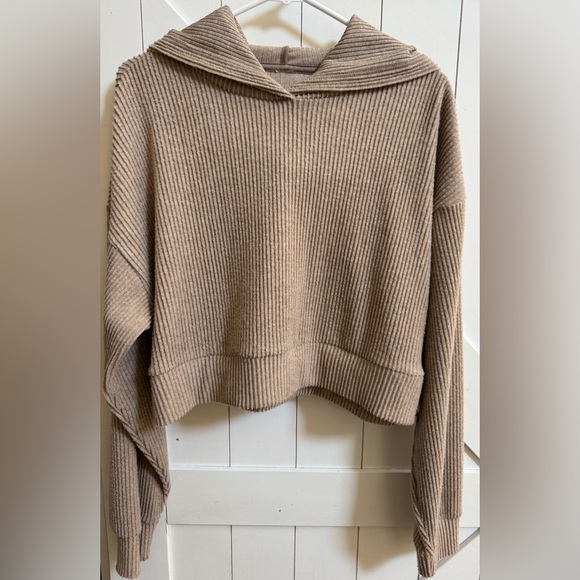 ALO Yoga Tops - NWOT ALO Yoga Muse Hoodie Gravel Heather Size Medium